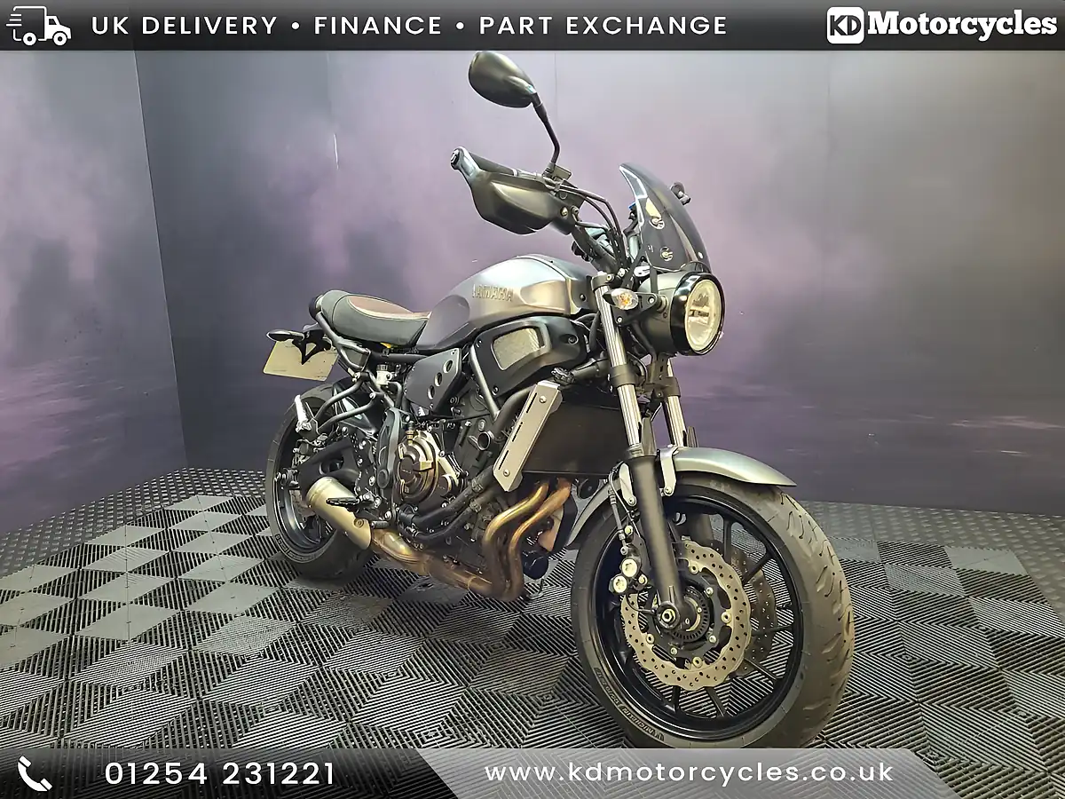 Used 2020 Yamaha Xsr 700 Silver - Front View