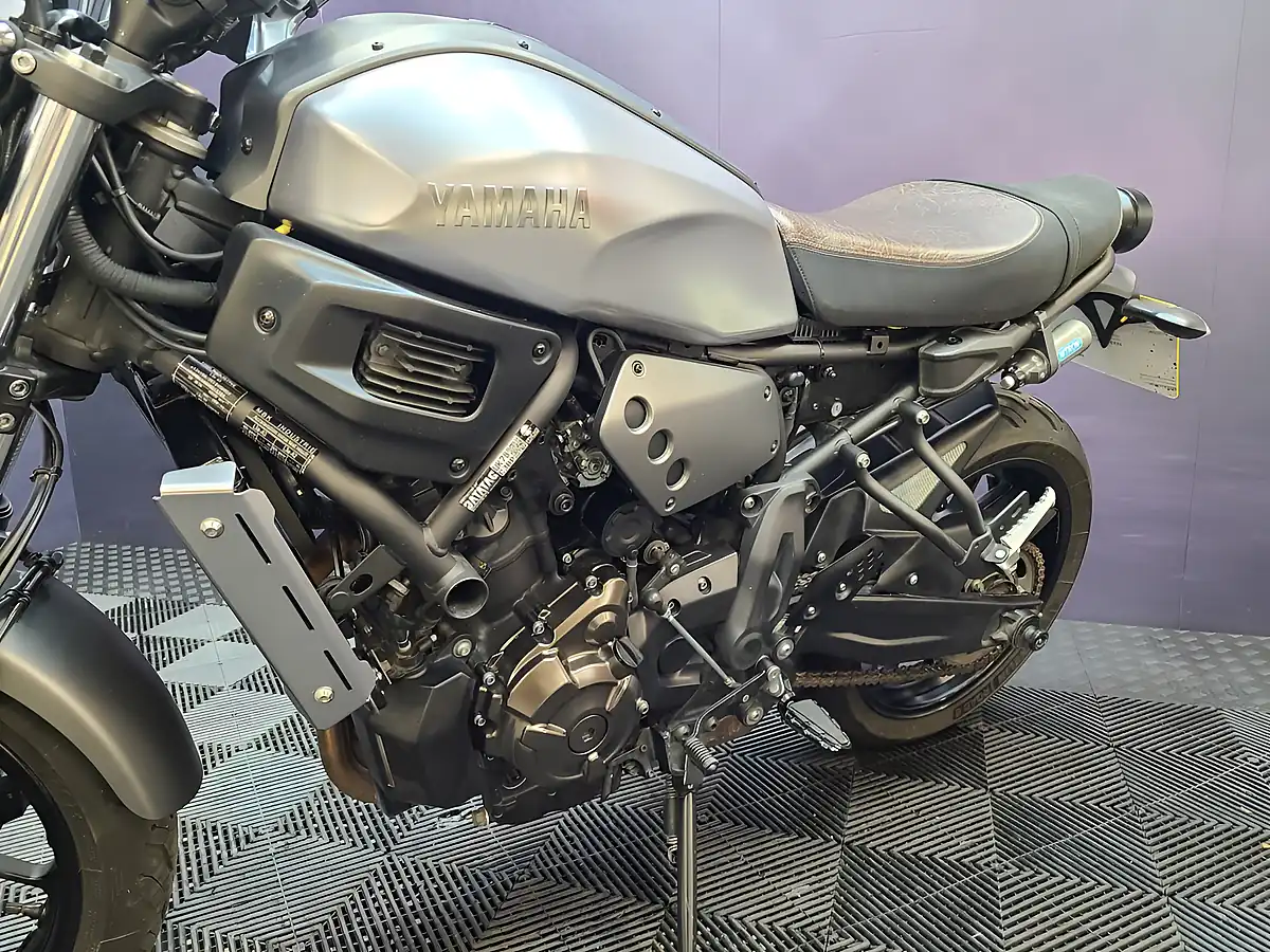 Used 2020 Yamaha Xsr 700 Silver - Interior and Exterior details 11