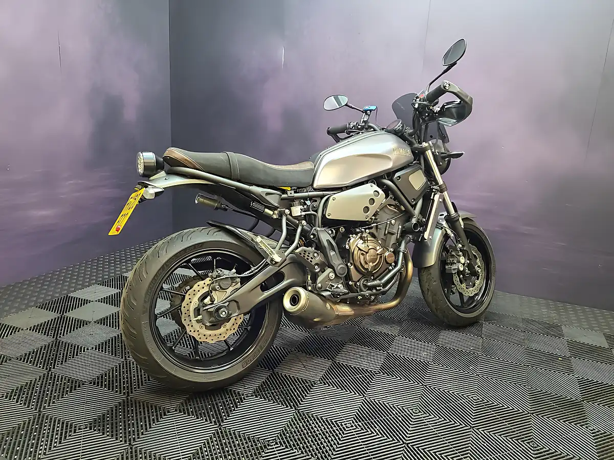 Used 2020 Yamaha Xsr 700 Silver - Interior and Exterior details 12