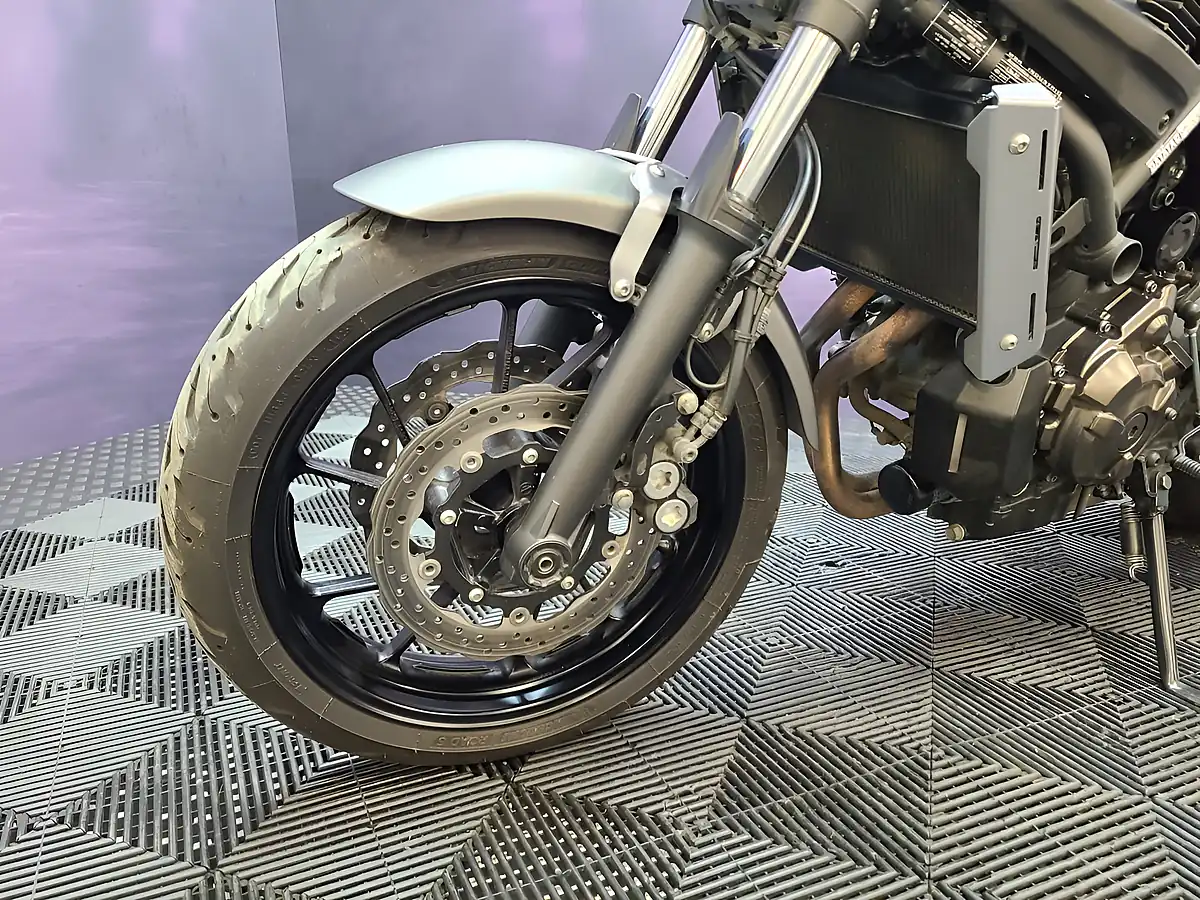 Used 2020 Yamaha Xsr 700 Silver - Interior and Exterior details 15
