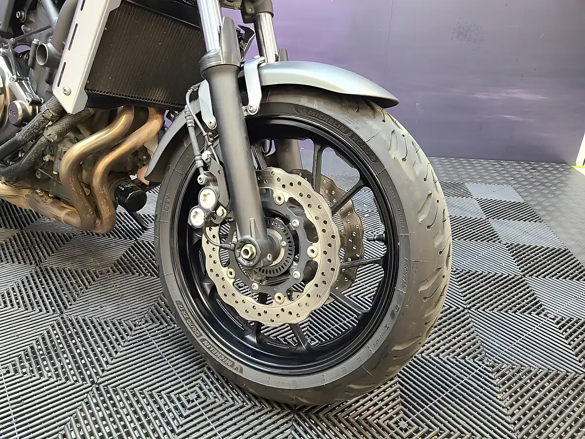 Used 2020 Yamaha Xsr 700 Silver - Interior and Exterior details 16