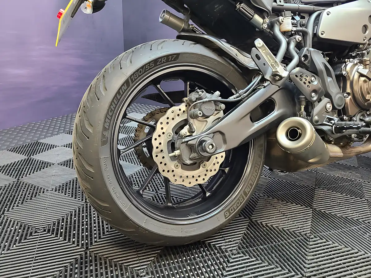 Used 2020 Yamaha Xsr 700 Silver - Interior and Exterior details 17