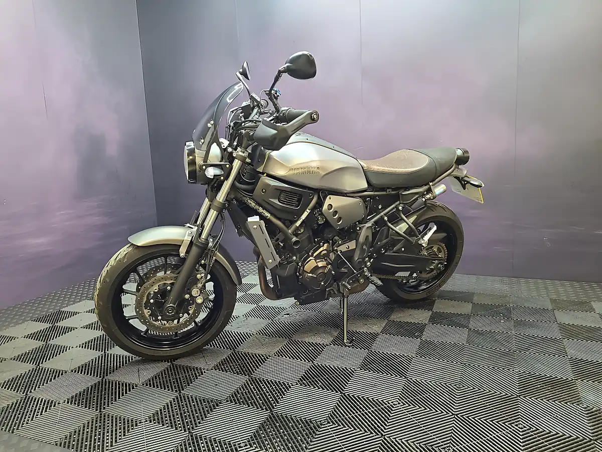 Used 2020 Yamaha Xsr 700 Silver - Interior and Exterior details 5