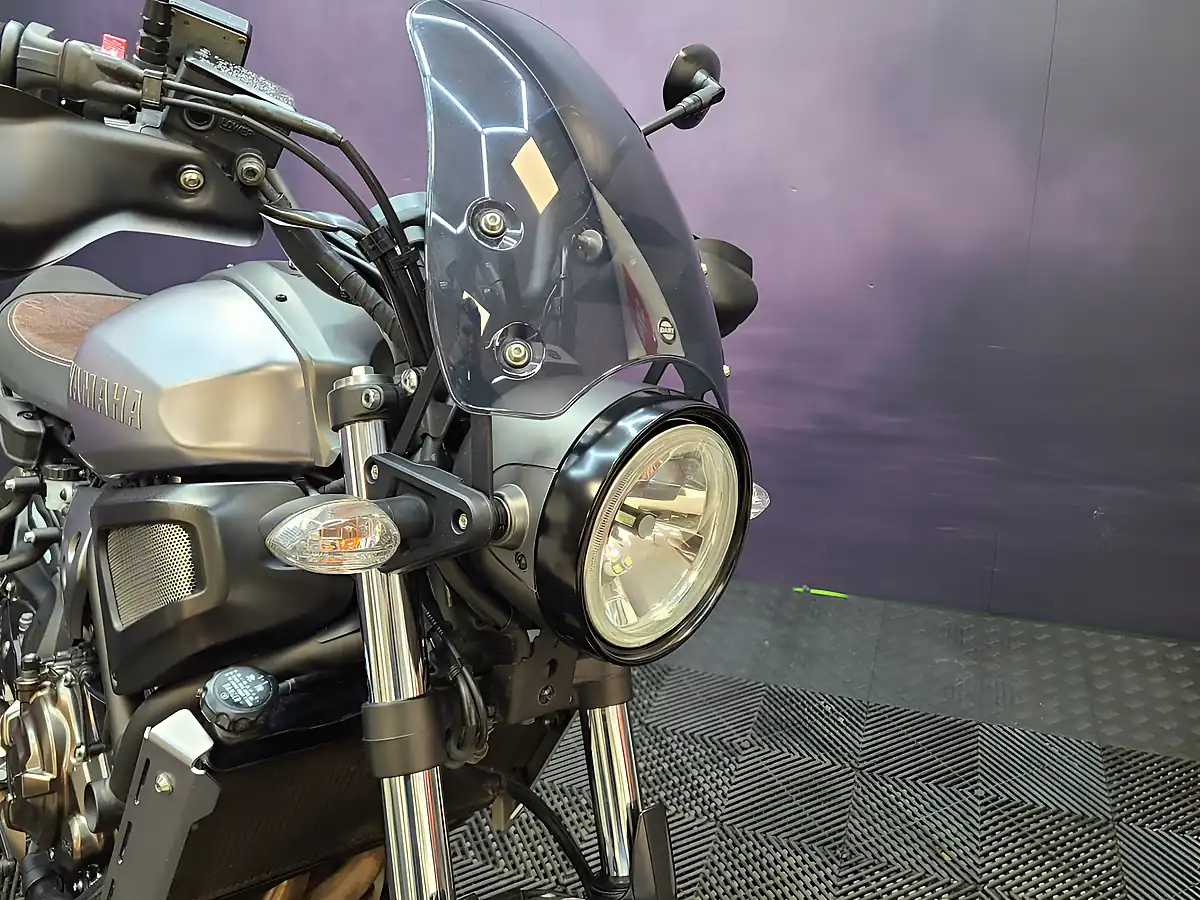 Used 2020 Yamaha Xsr 700 Silver - Interior and Exterior details 8