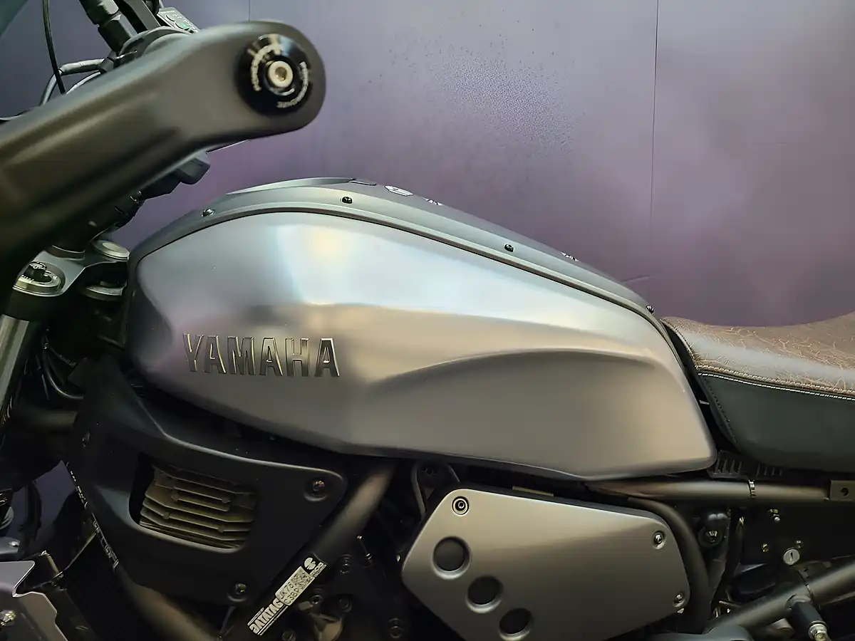 Used 2020 Yamaha Xsr 700 Silver - Interior and Exterior details 9