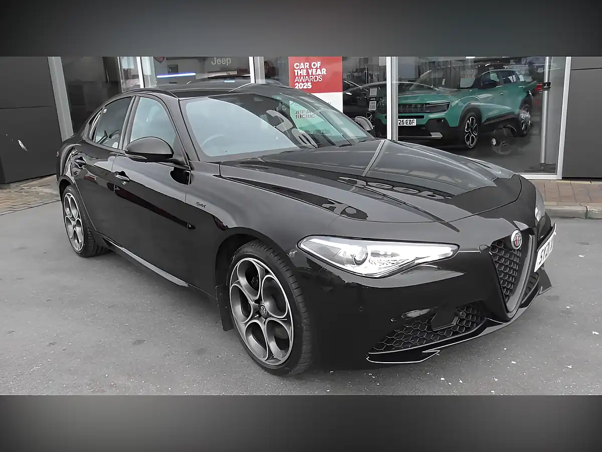 Used 2021 Alfa Romeo Giulia Sprint Black - Interior and Exterior details 2