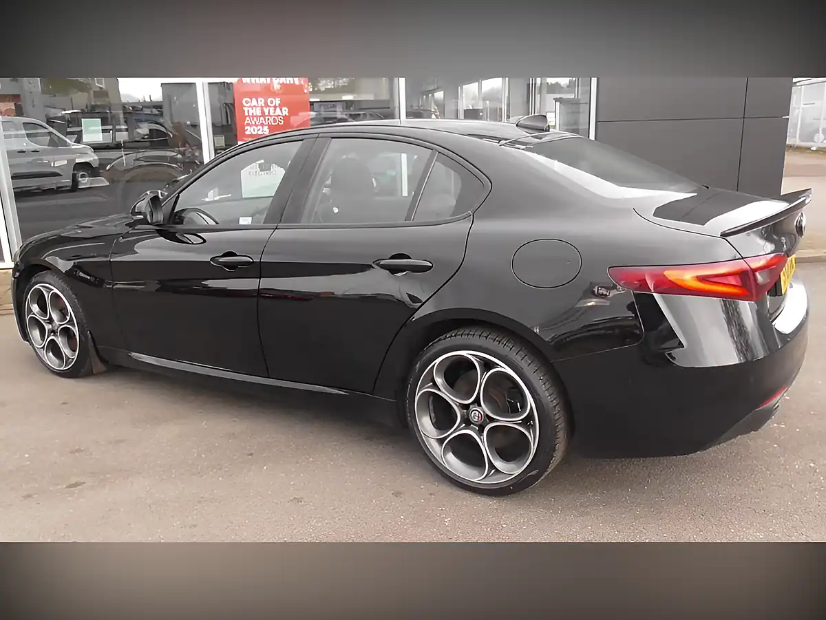 Used 2021 Alfa Romeo Giulia Sprint Black - Interior and Exterior details 5