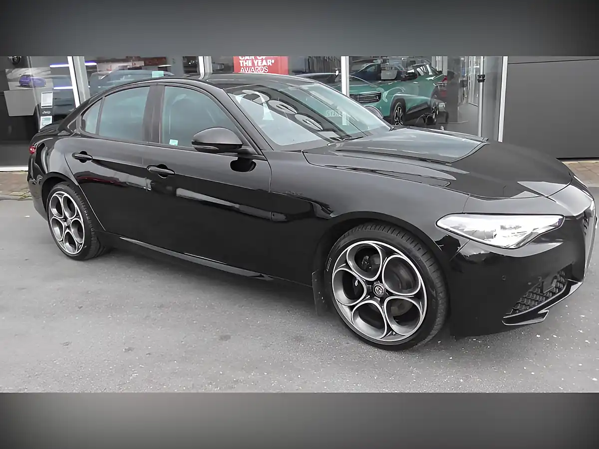 Used 2021 Alfa Romeo Giulia Sprint Black - Interior and Exterior details 6