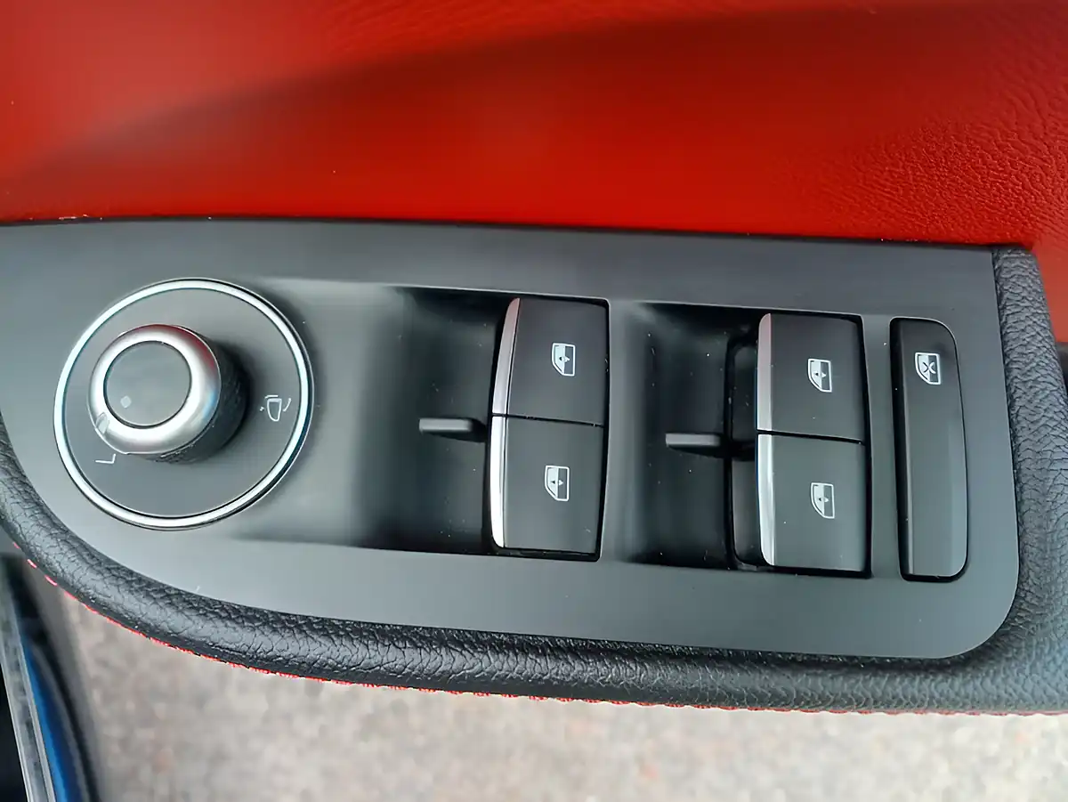 Used 2021 Alfa Romeo Giulia Veloce Black - Interior and Exterior details 11