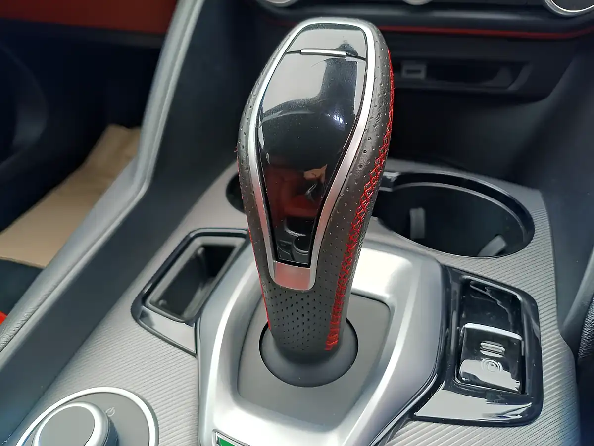 Used 2021 Alfa Romeo Giulia Veloce Black - Interior and Exterior details 15