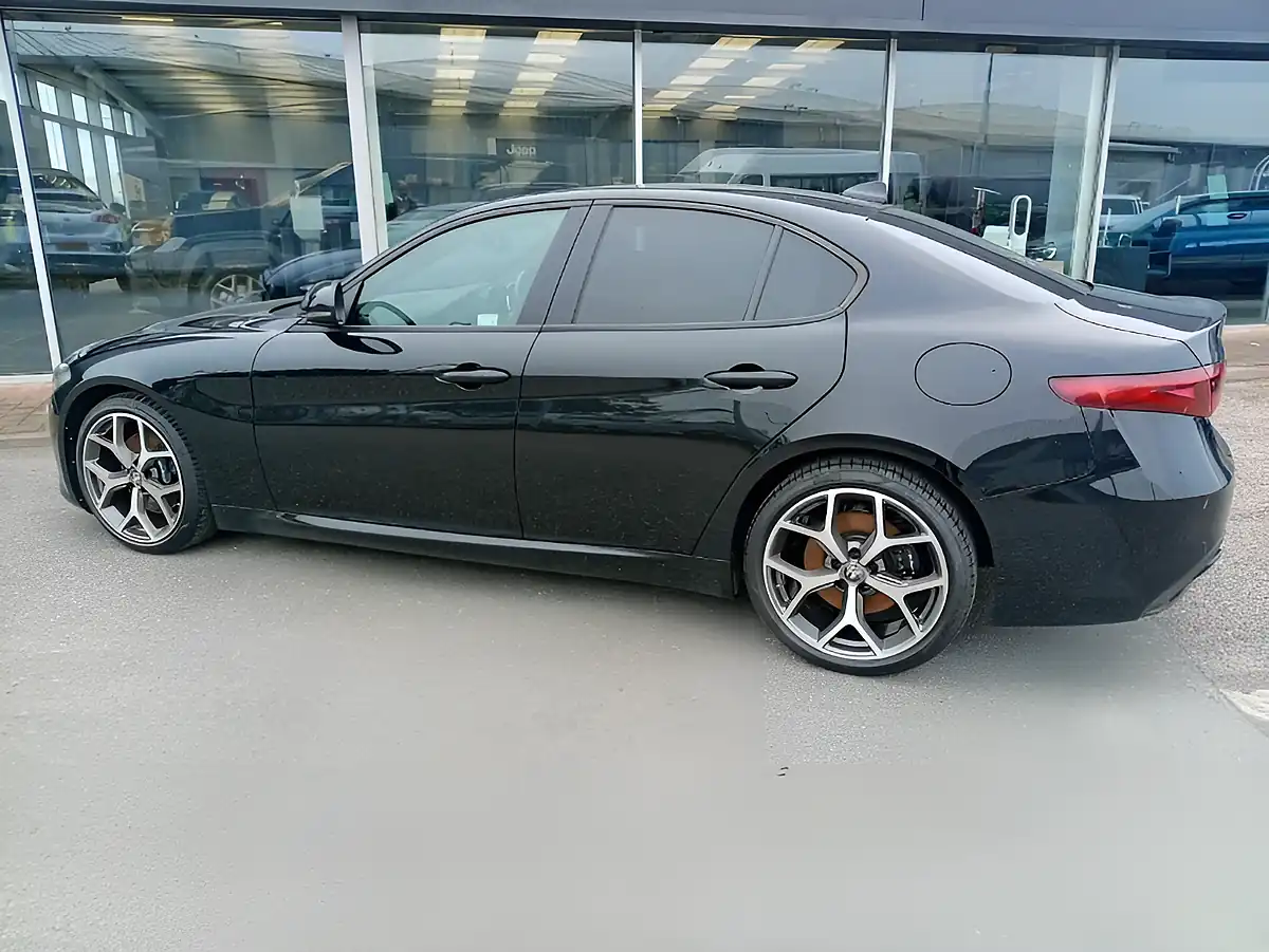 Used 2021 Alfa Romeo Giulia Veloce Black - Interior and Exterior details 4
