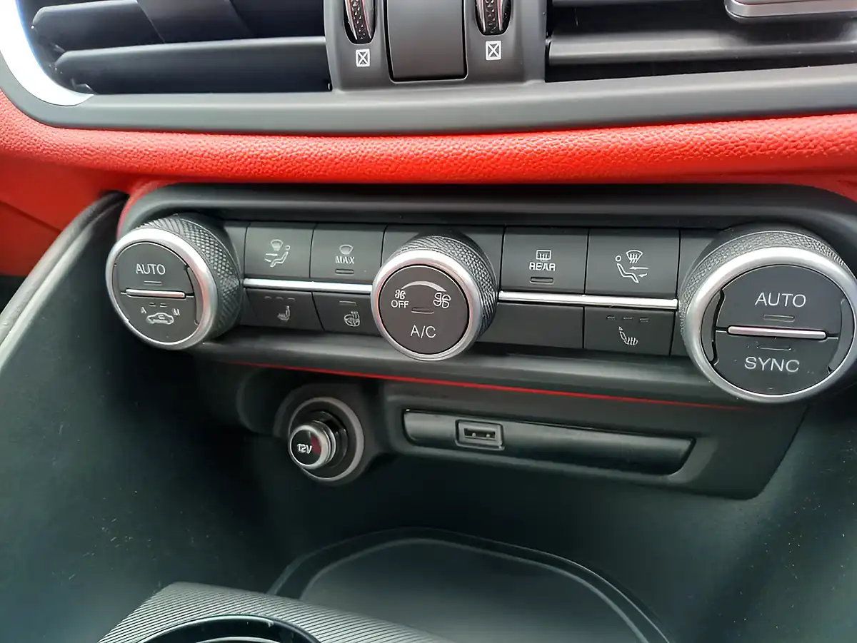 Used 2021 Alfa Romeo Giulia Veloce Black - Interior and Exterior details 14