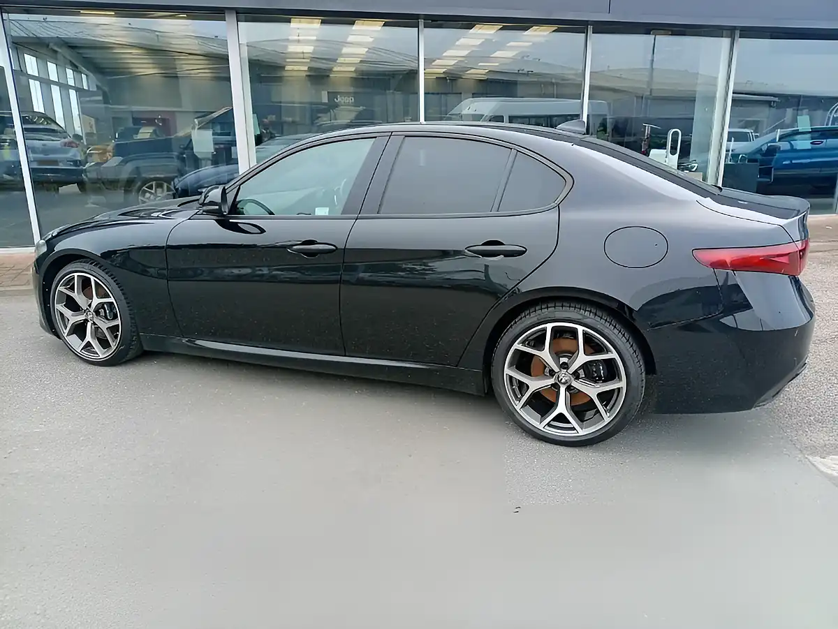Used 2021 Alfa Romeo Giulia Veloce Black - Interior and Exterior details 4