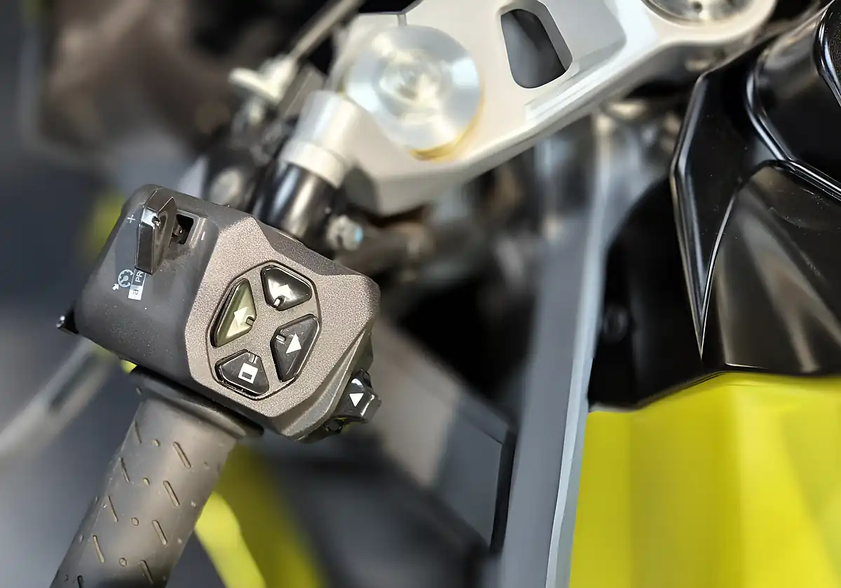 Used 2021 Aprilia RS 660 Acidic Yellow - Interior and Exterior details 16