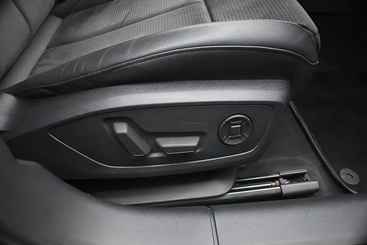 Used 2021 Audi A6 Black Edition Grey - Interior and Exterior details 15