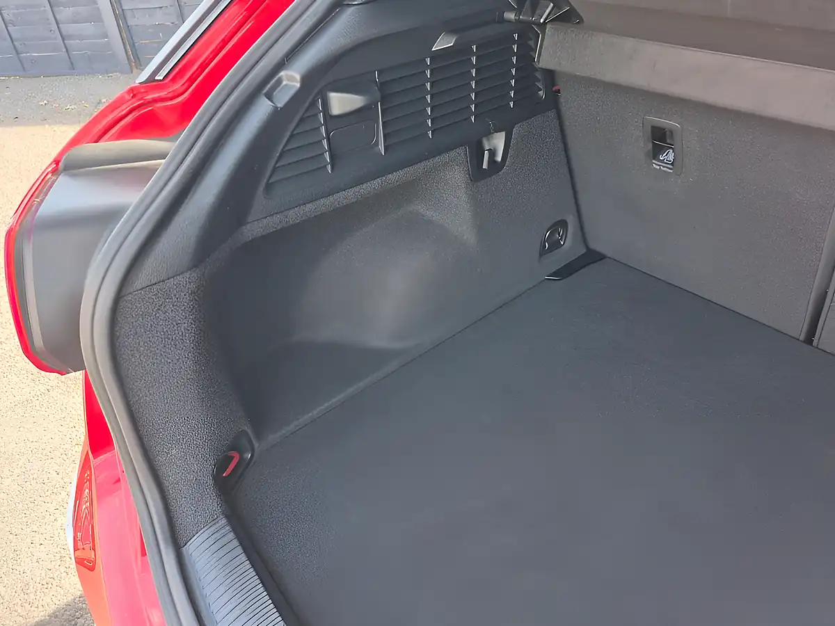 Used 2021 Audi Q2 S Line Red - Interior and Exterior details 10