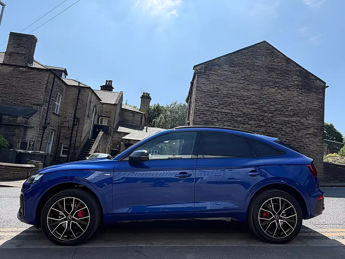 Used 2021 Audi Q5 S Line Blue - Interior and Exterior details 8