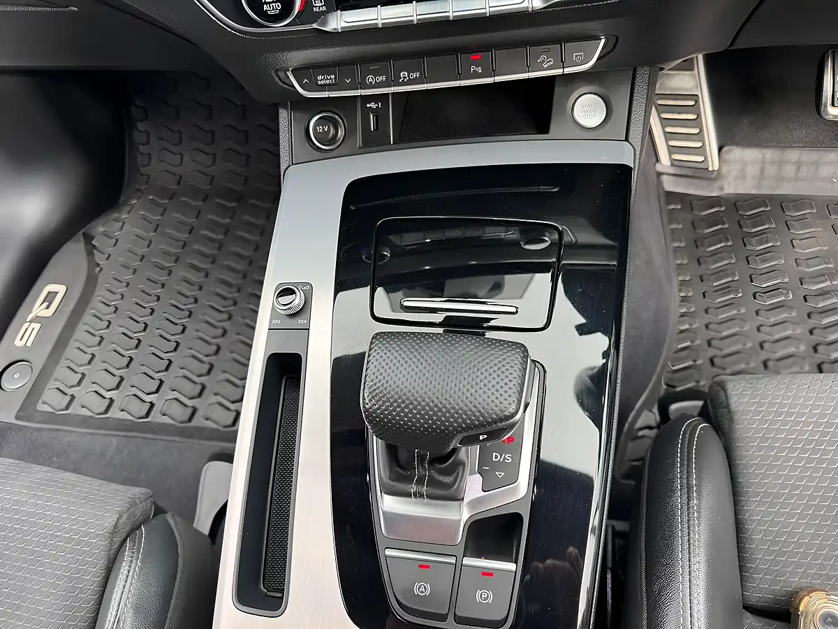 Used 2021 Audi Q5 S Line Blue - Interior and Exterior details 17