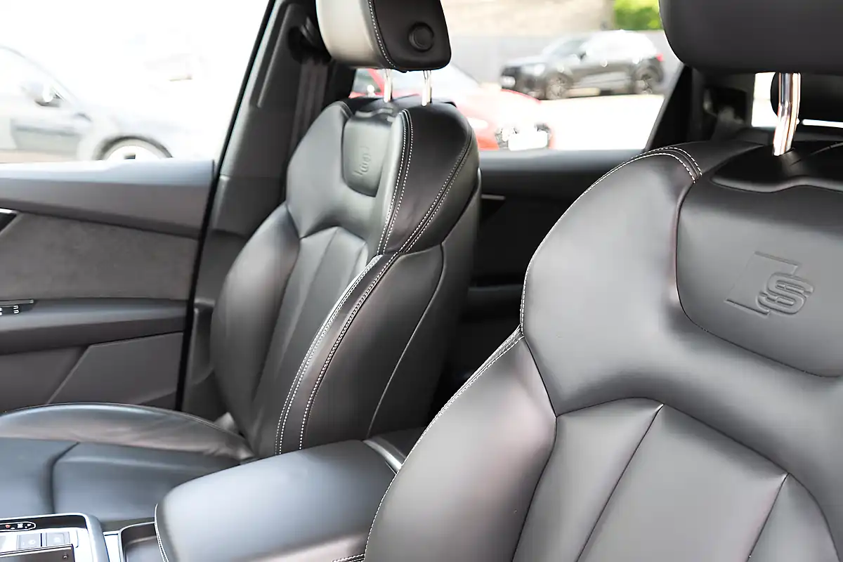 Used 2021 Audi Q7 Comfort & Sound Pack, Black Styling Daytona Grey - Interior and Exterior details 5