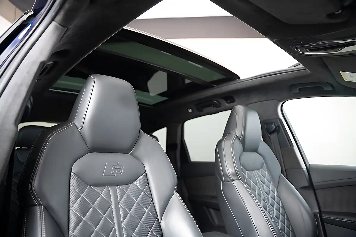 Used 2021 Audi Q7 Vorsprung Navarra Blue - Interior and Exterior details 10