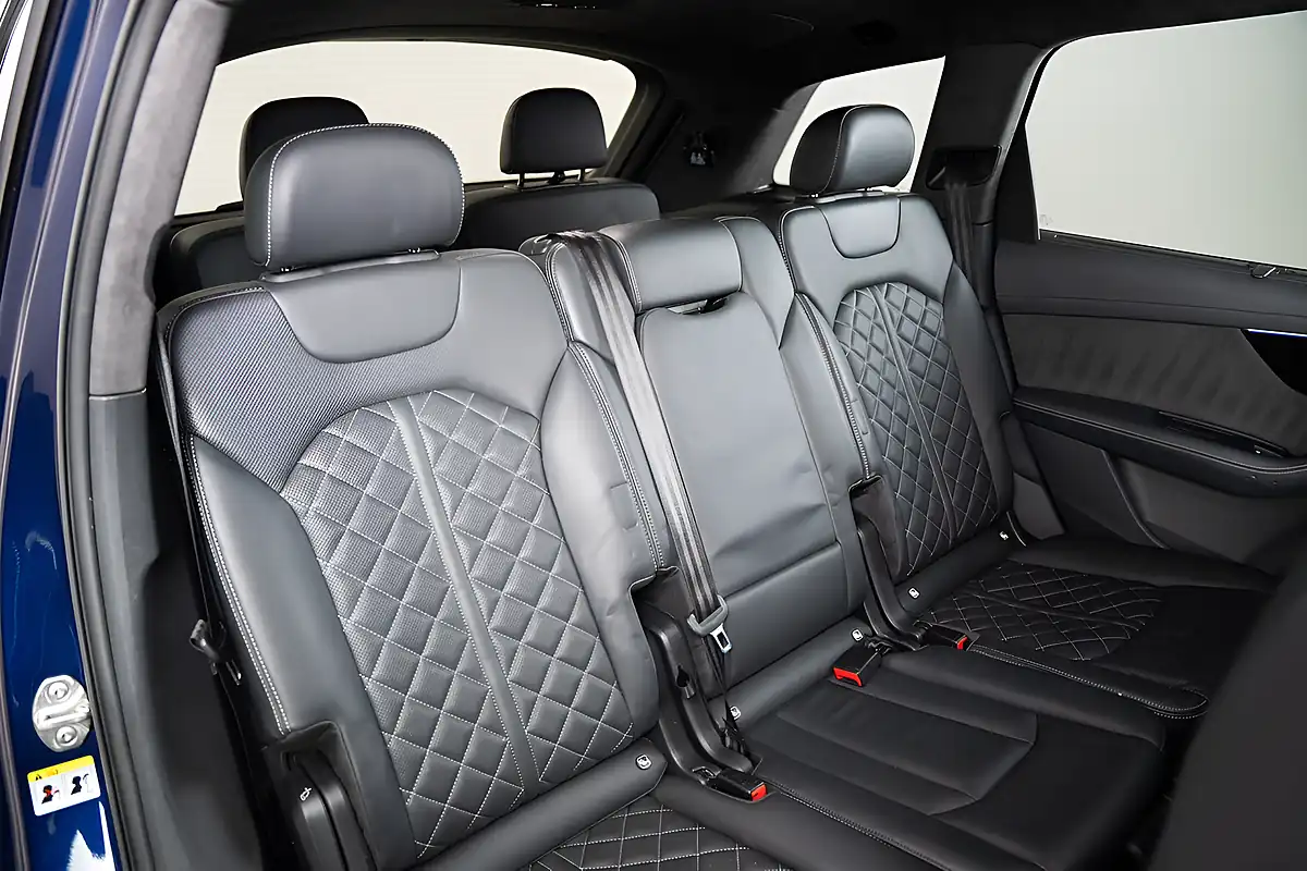 Used 2021 Audi Q7 Vorsprung Navarra Blue - Interior and Exterior details 11