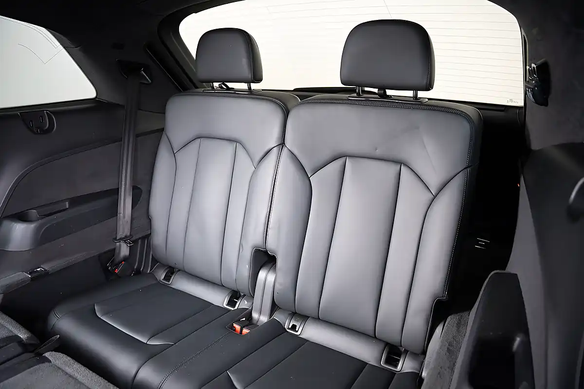 Used 2021 Audi Q7 Vorsprung Navarra Blue - Interior and Exterior details 12