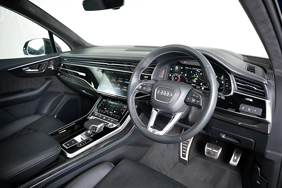 Used 2021 Audi Q7 Vorsprung Navarra Blue - Interior and Exterior details 13