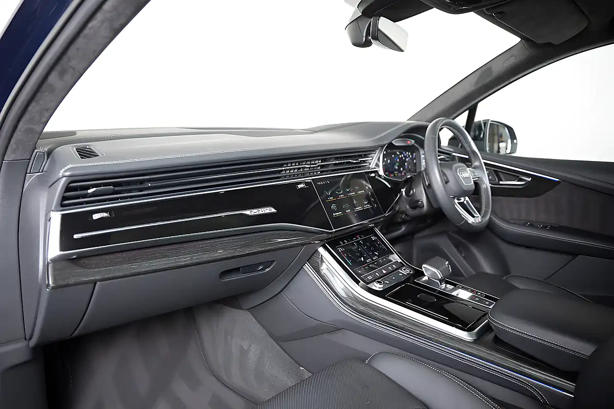 Used 2021 Audi Q7 Vorsprung Navarra Blue - Interior and Exterior details 15