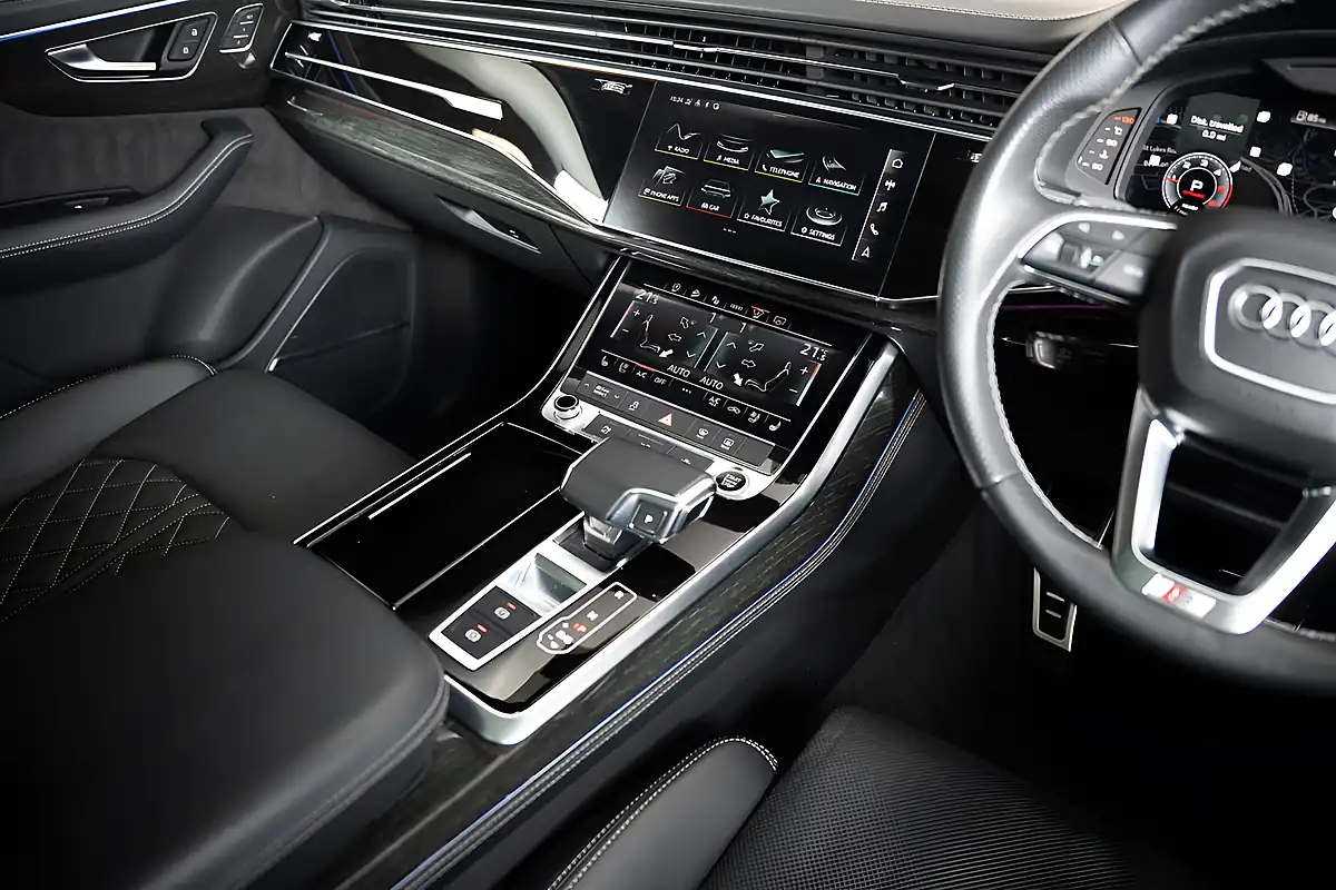Used 2021 Audi Q7 Vorsprung Navarra Blue - Interior and Exterior details 16