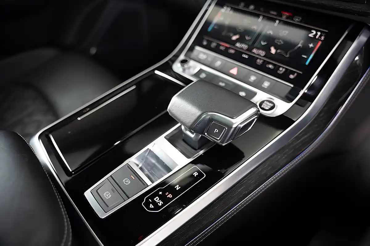 Used 2021 Audi Q7 Vorsprung Navarra Blue - Interior and Exterior details 17