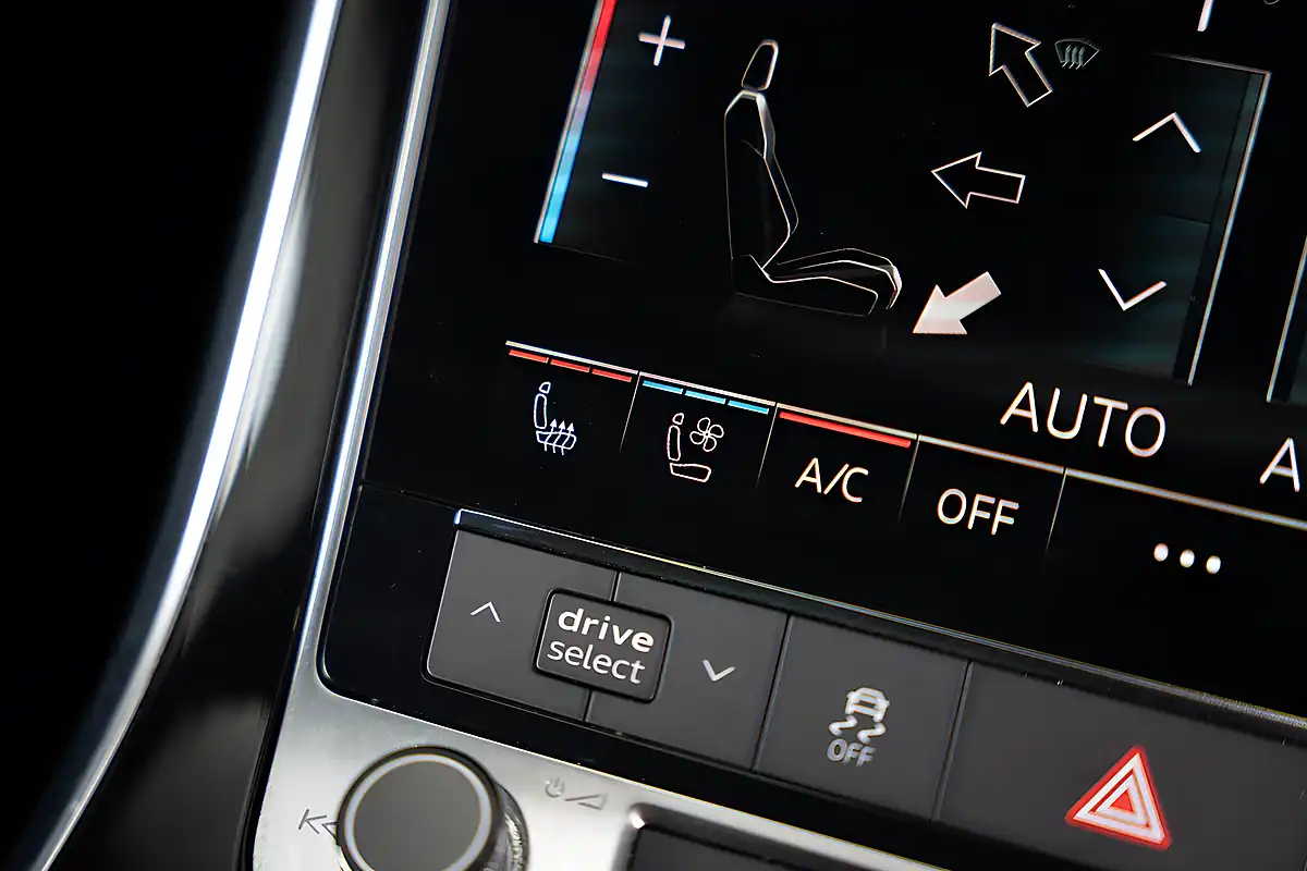 Used 2021 Audi Q7 Vorsprung Navarra Blue - Interior and Exterior details 18