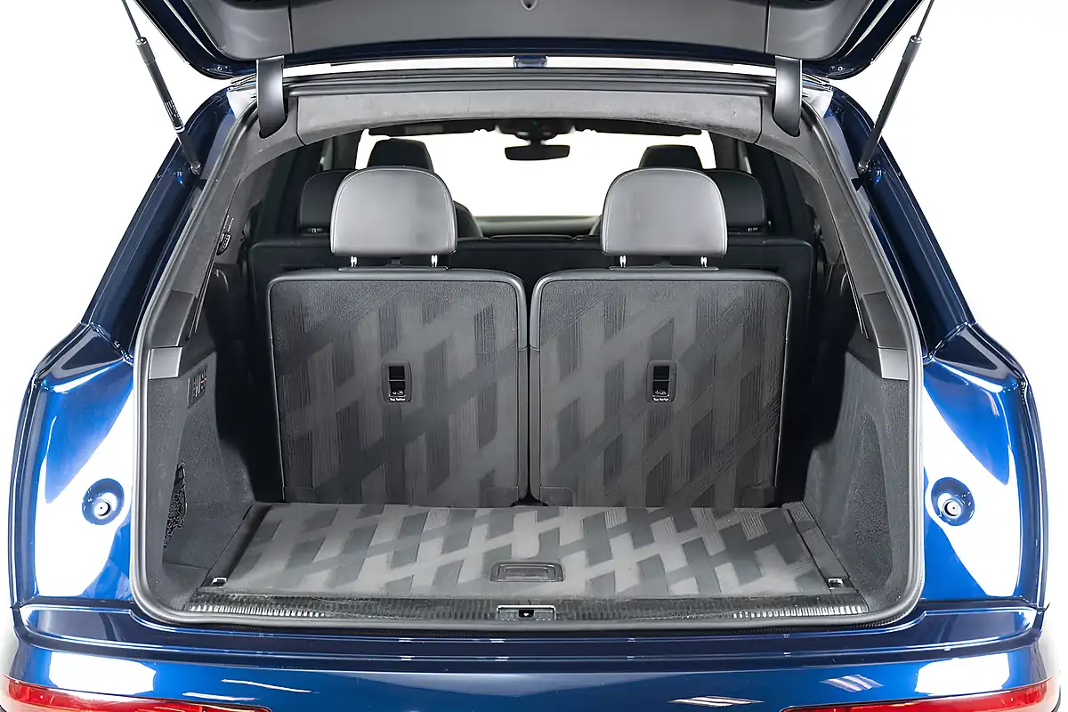 Used 2021 Audi Q7 Vorsprung Navarra Blue - Interior and Exterior details 3