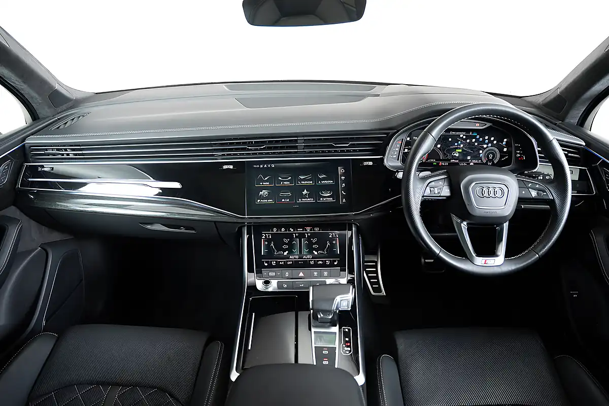 Used 2021 Audi Q7 Vorsprung Navarra Blue - Interior and Exterior details 4