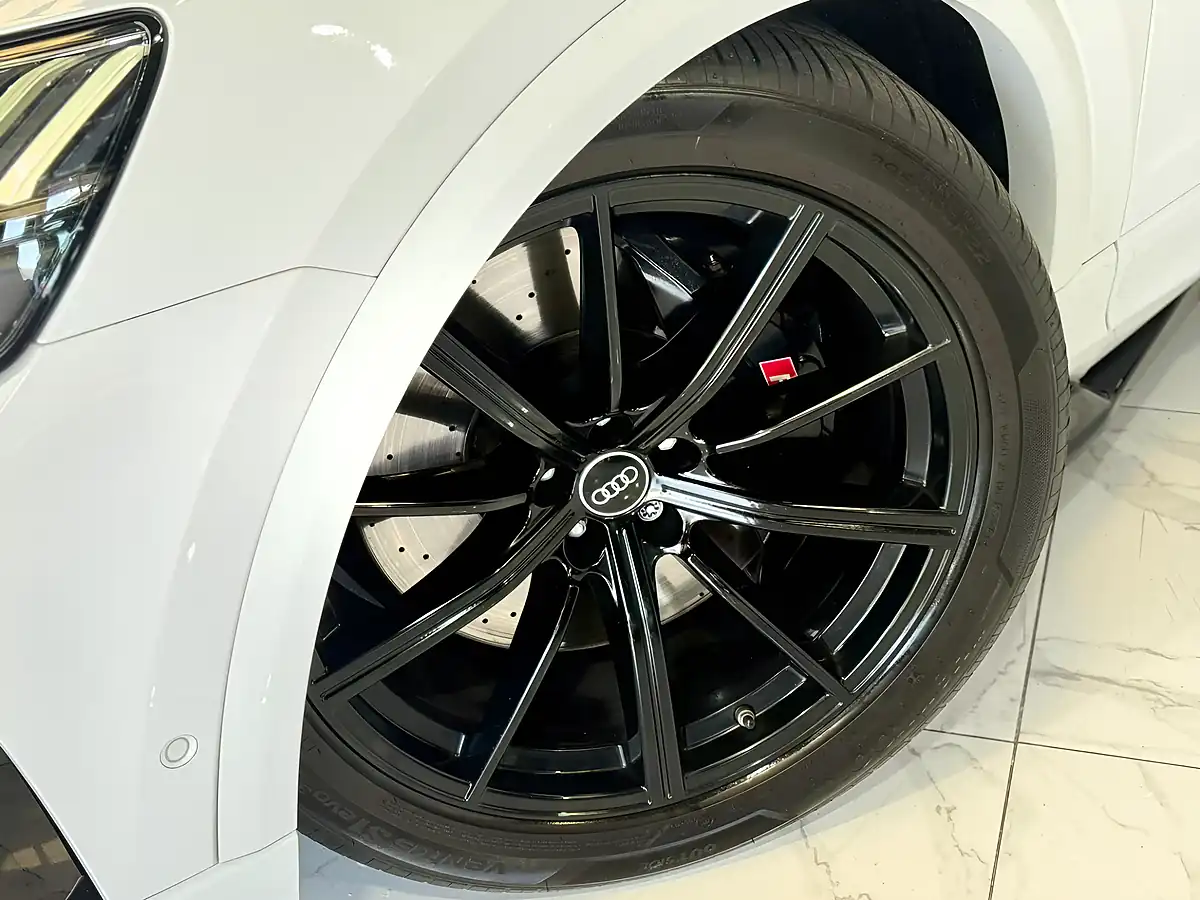Used 2021 Audi RSQ8 Quattro White - Interior and Exterior details 11