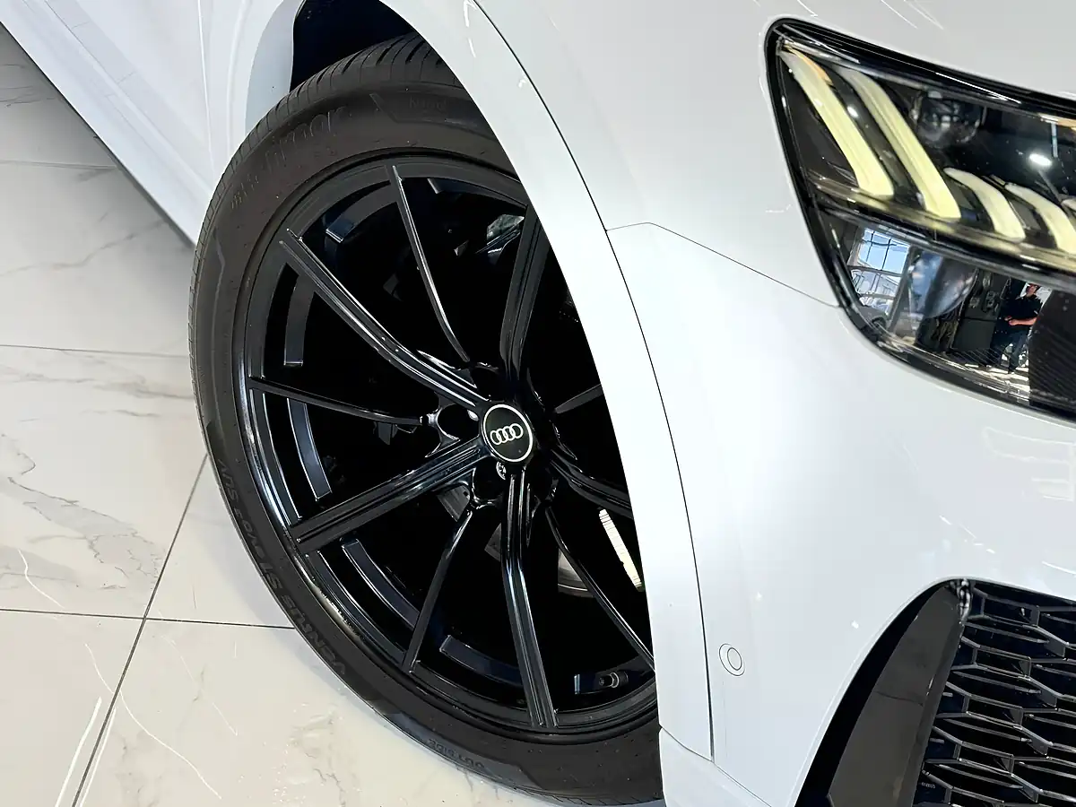Used 2021 Audi RSQ8 Quattro White - Interior and Exterior details 16