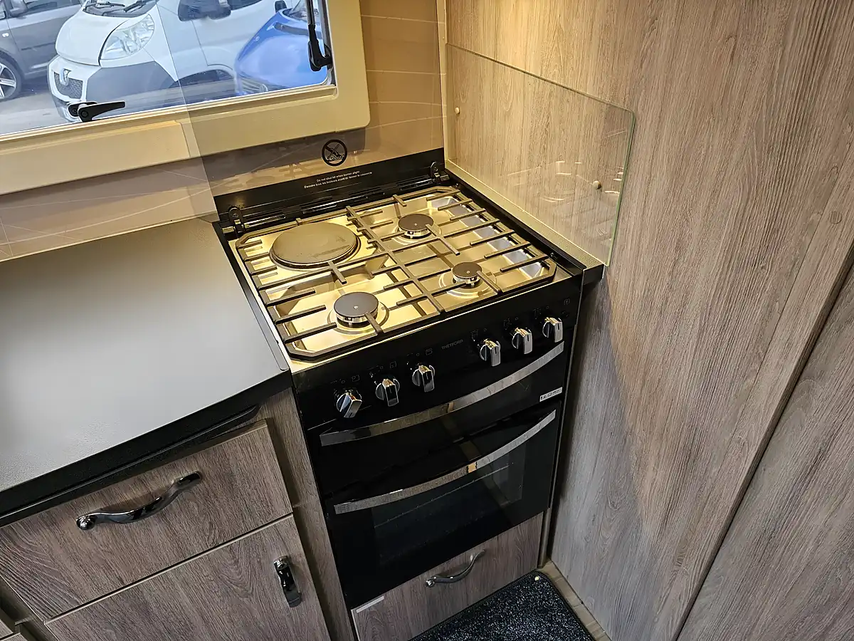 Used 2021 Autosleeper Burford Duo Luxury White - Interior and Exterior details 12