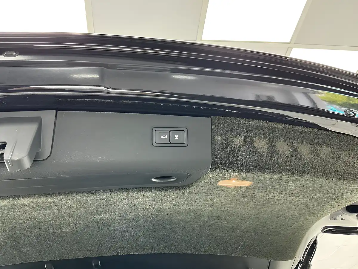 Used 2021 Bentley Bentayga Black - Interior and Exterior details 16