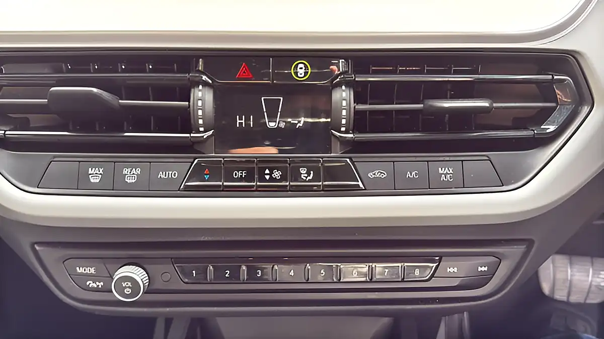Used 2021 BMW 1 Series Se (lcp) White - Interior and Exterior details 14