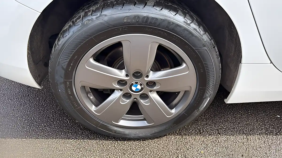 Used 2021 BMW 1 Series Se (lcp) White - Interior and Exterior details 18