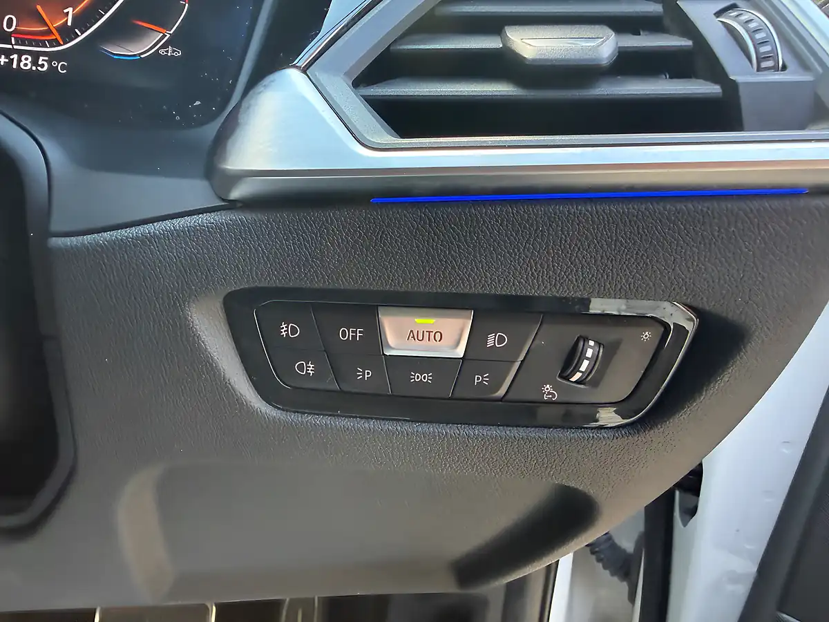 Used 2021 BMW 3 Series M Sport Alpine White - Interior and Exterior details 17