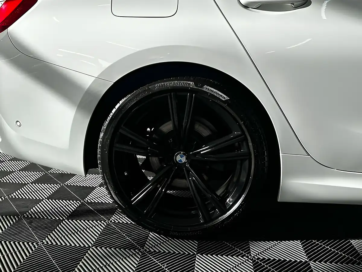 Used 2021 BMW 3 Series M Sport Alpine White - Interior and Exterior details 17