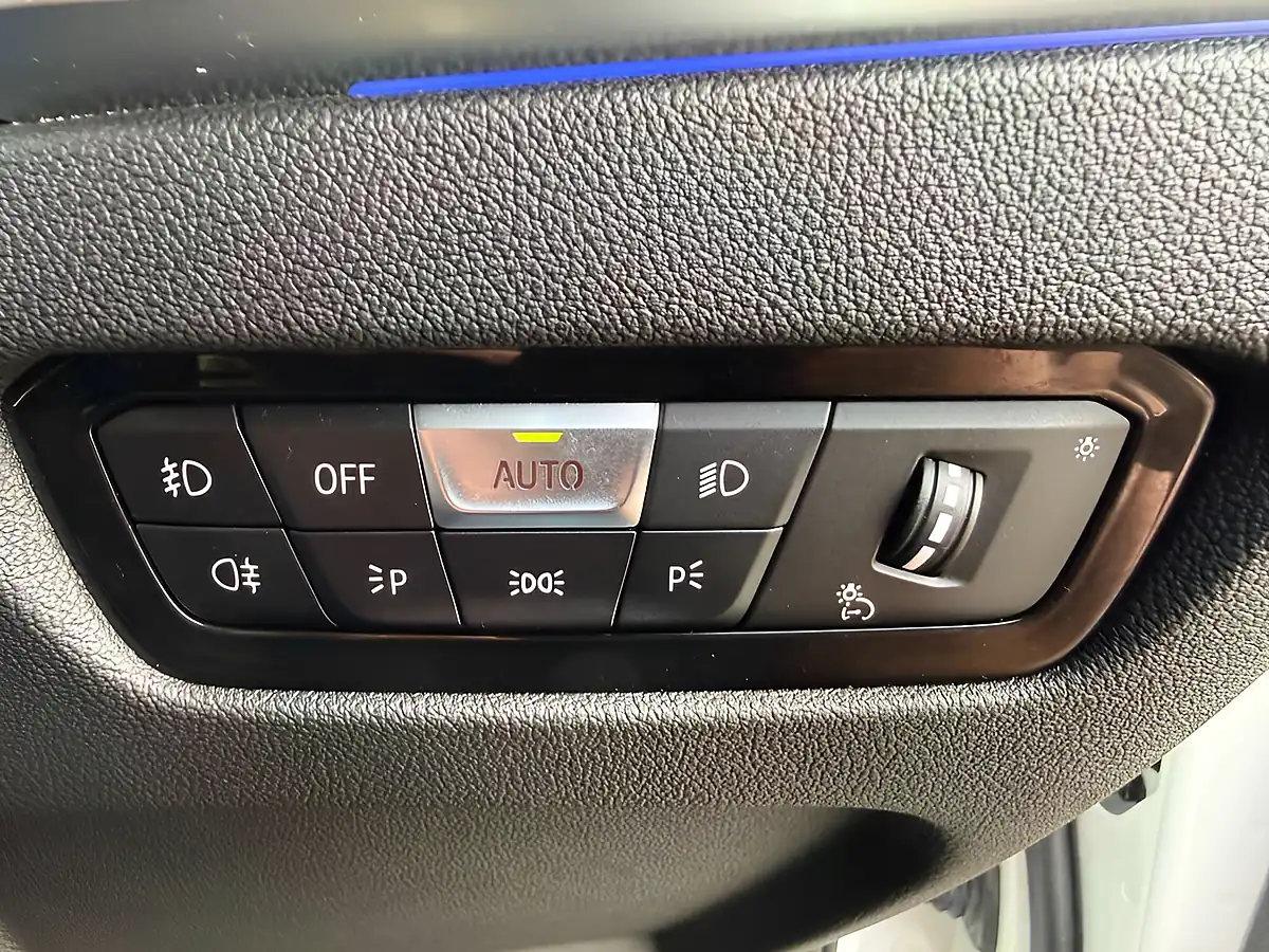 Used 2021 BMW 3 Series M Sport White - Interior and Exterior details 16