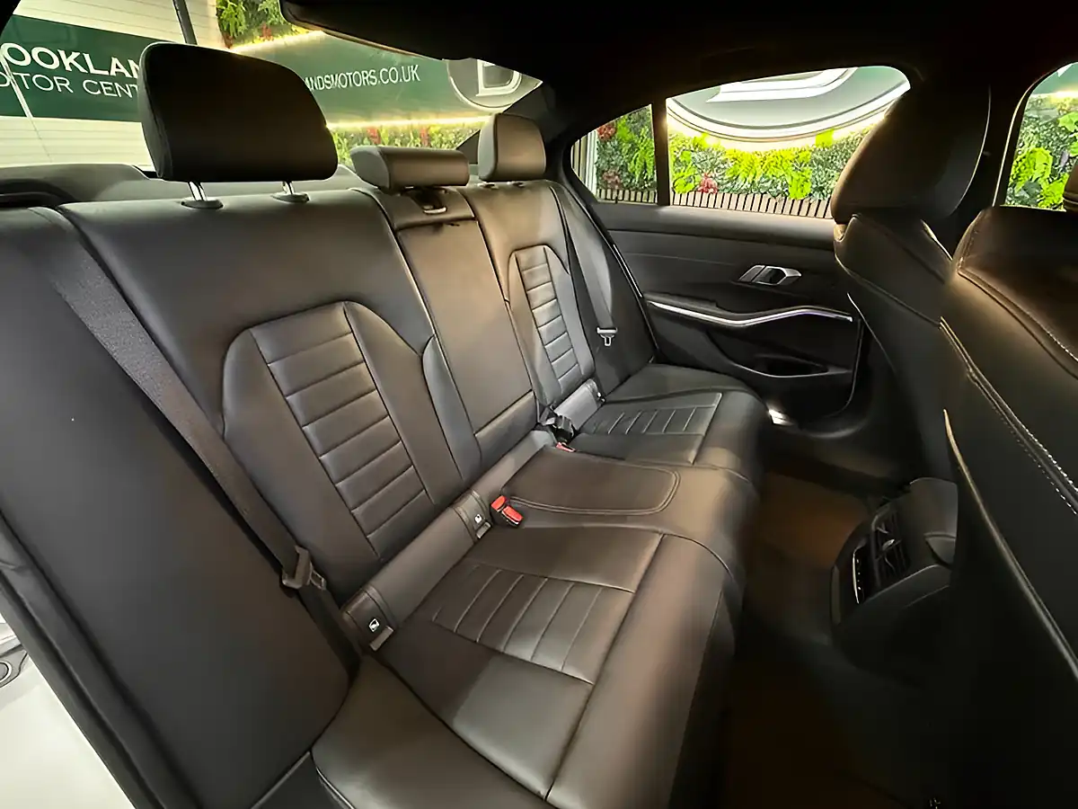 Used 2021 BMW 3 Series M Sport White - Interior and Exterior details 17