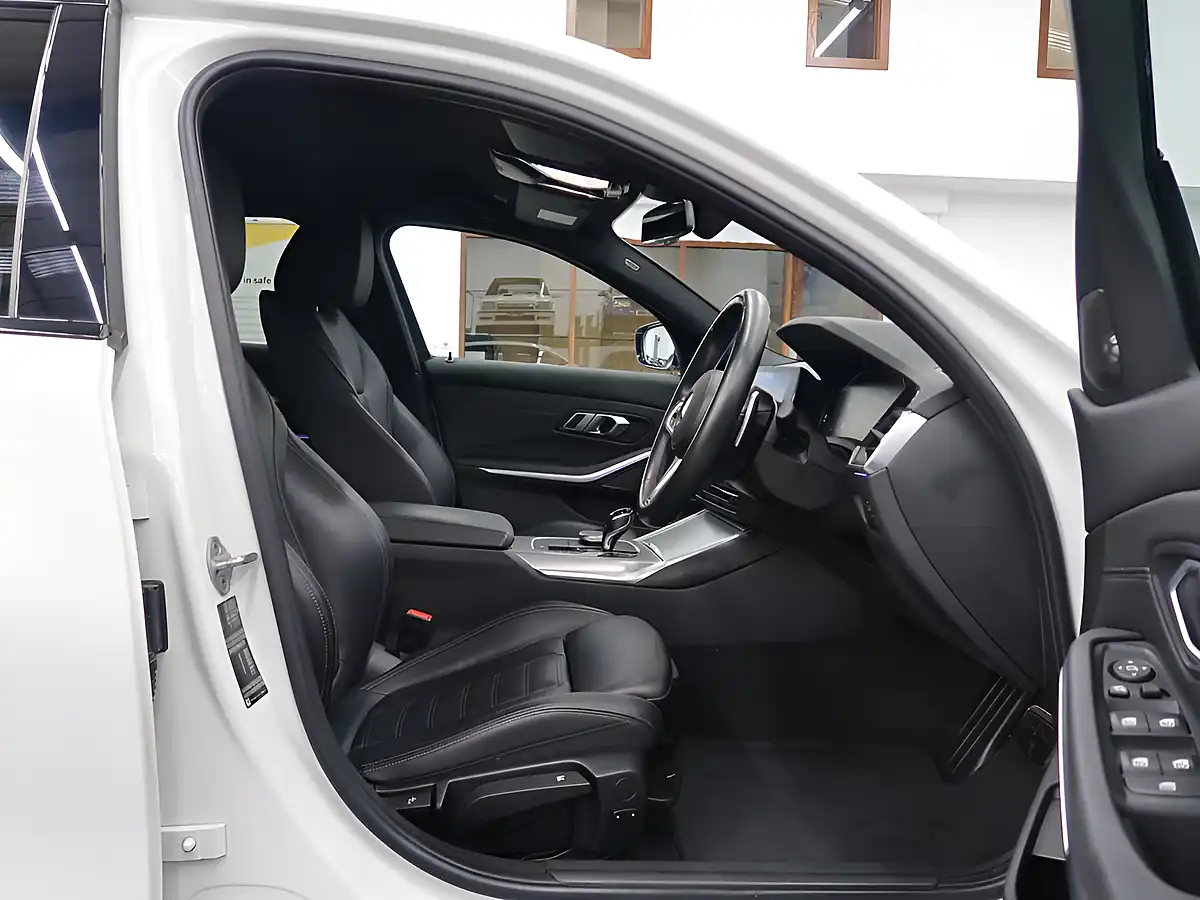 Used 2021 BMW 3 Series M Sport White - Interior and Exterior details 12