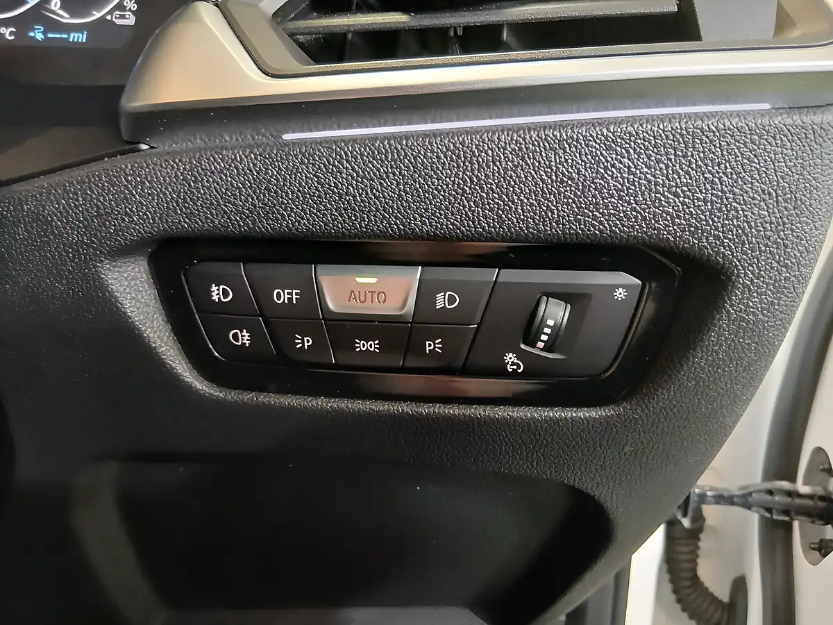 Used 2021 BMW 3 Series Se Pro White - Interior and Exterior details 18