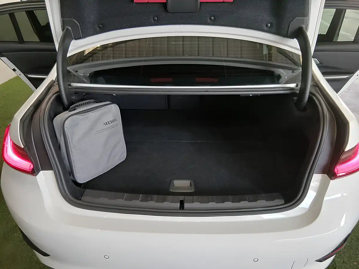 Used 2021 BMW 3 Series Se Pro White - Interior and Exterior details 20