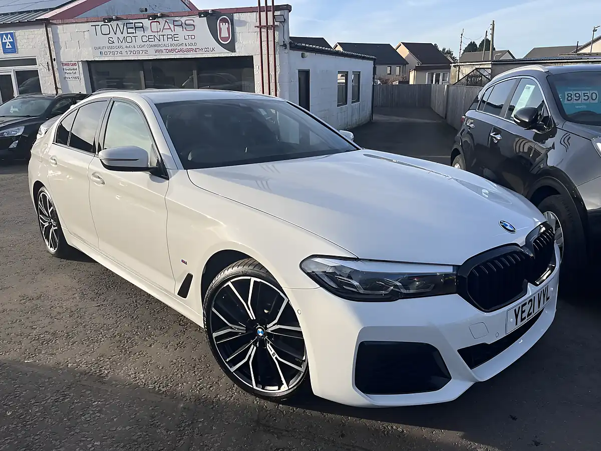 Used 2021 BMW 5 Series M Sport Alpine White - Front View