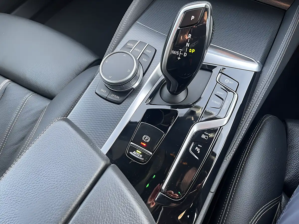 Used 2021 BMW 5 Series M Sport Alpine White - Interior and Exterior details 8