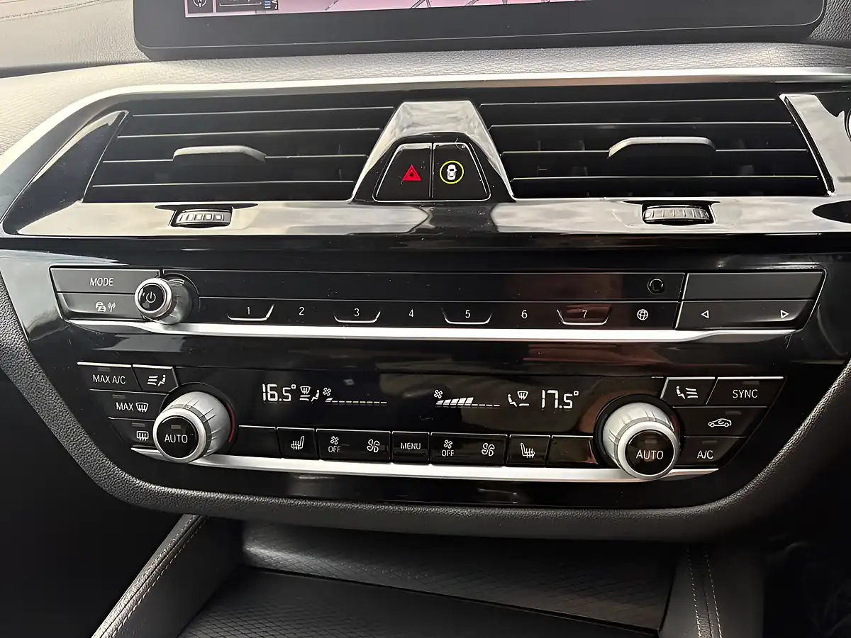 Used 2021 BMW 5 Series M Sport White - Interior and Exterior details 4