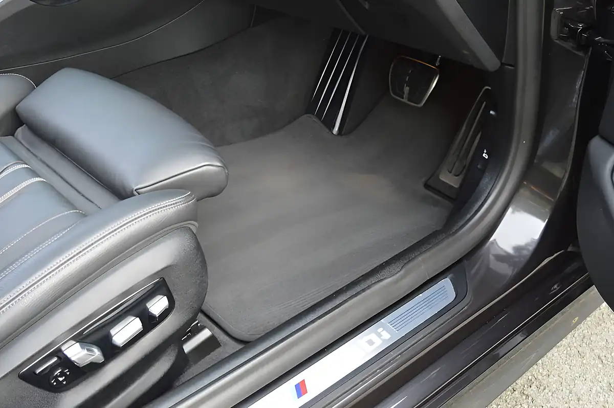 Used 2021 BMW 5 Series M550i Grey - Interior and Exterior details 16